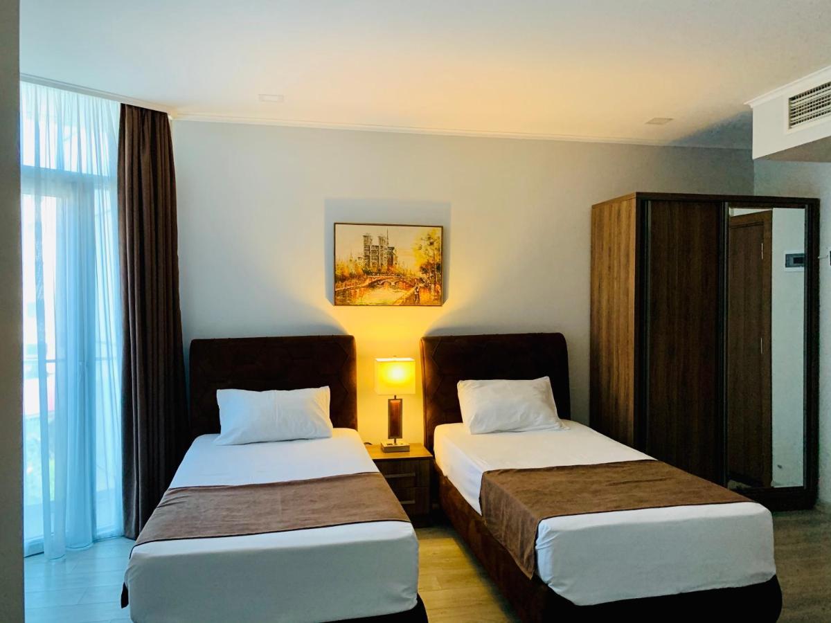 Hotel Tsereteli Palace Batoemi Buitenkant foto
