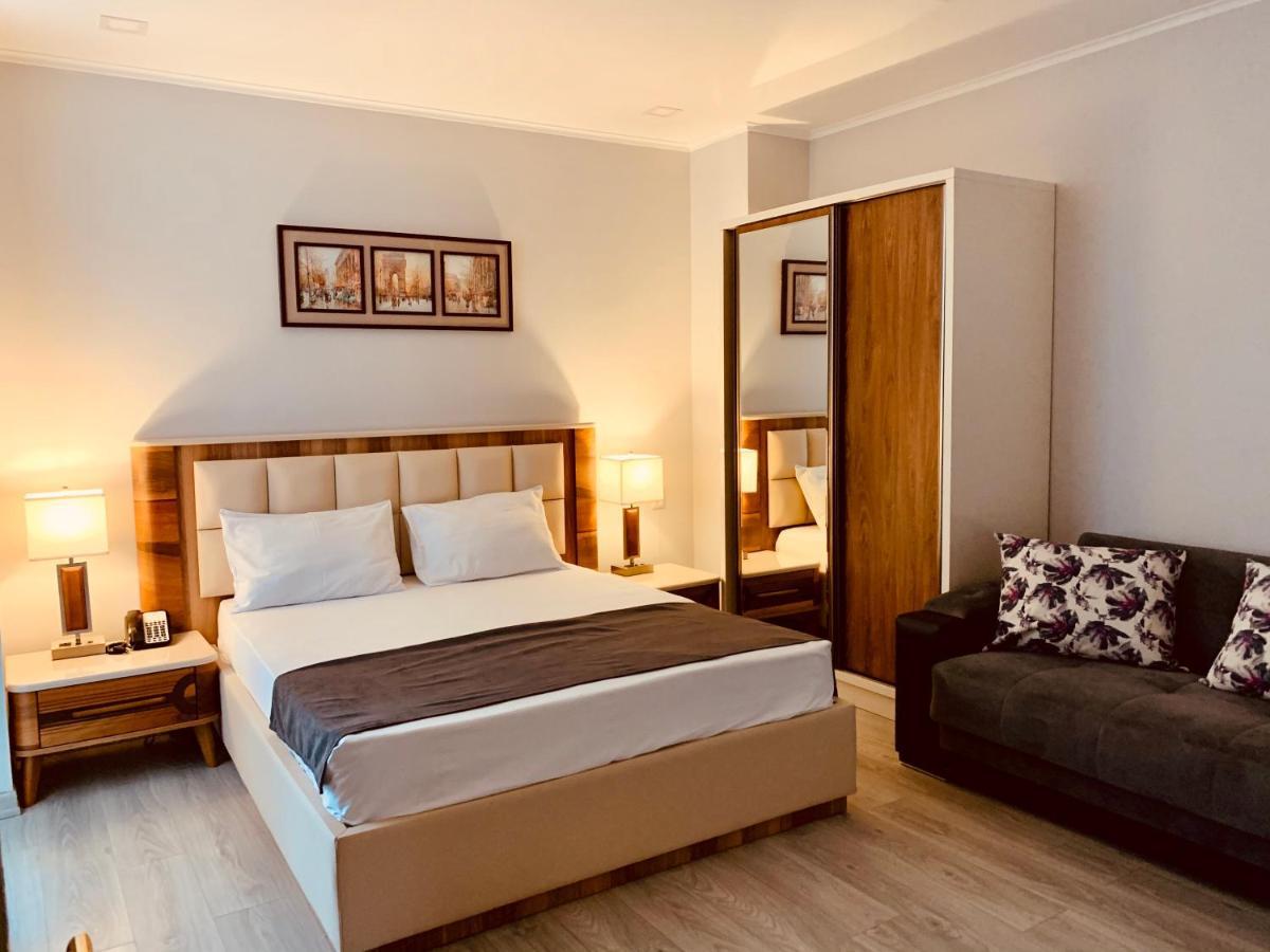 Hotel Tsereteli Palace Batoemi Buitenkant foto