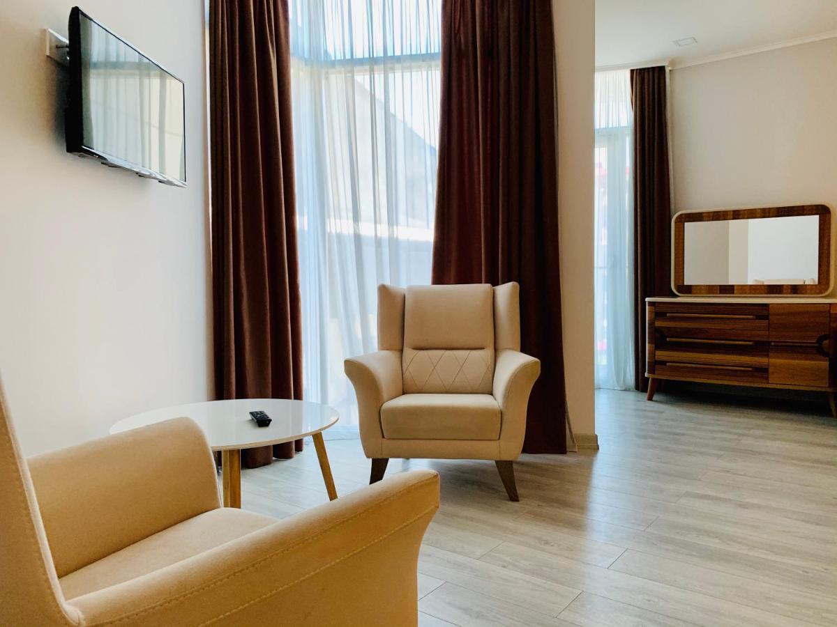 Hotel Tsereteli Palace Batoemi Buitenkant foto